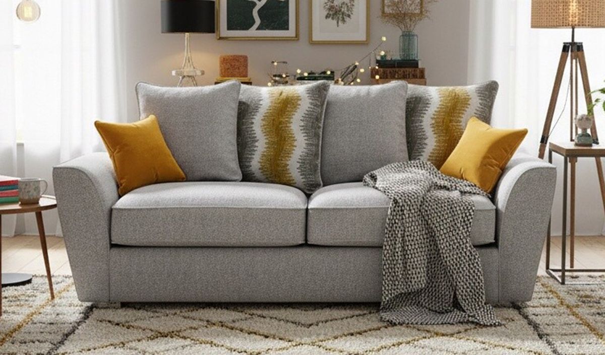 Sofa trzyosobowa z luźnymi poduszkami Majestic