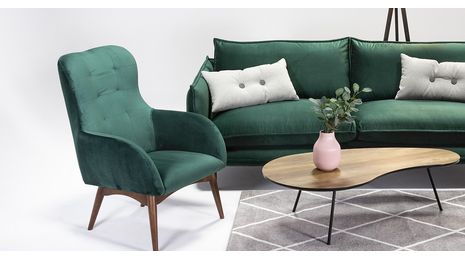 Welurowy fotel i sofa w kolorze butelkowej zieleni 