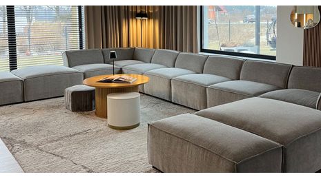 Narożniki do kompaktowych salonów, które maksymalnie wykorzystują przestrzeń